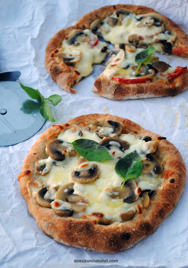 Mantarlı Kaşarlı Mini Pizza